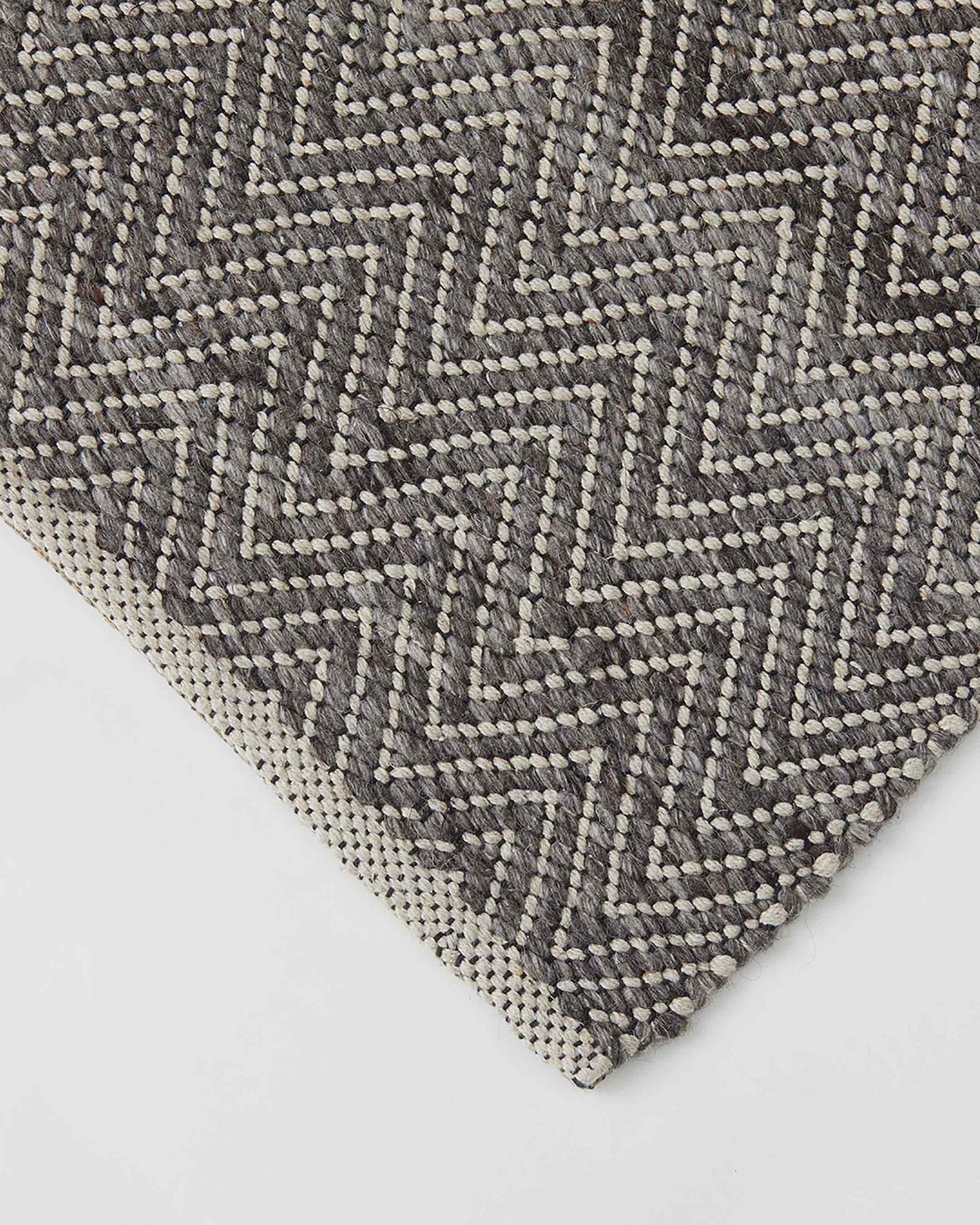 Matterhorn Rug | Tar