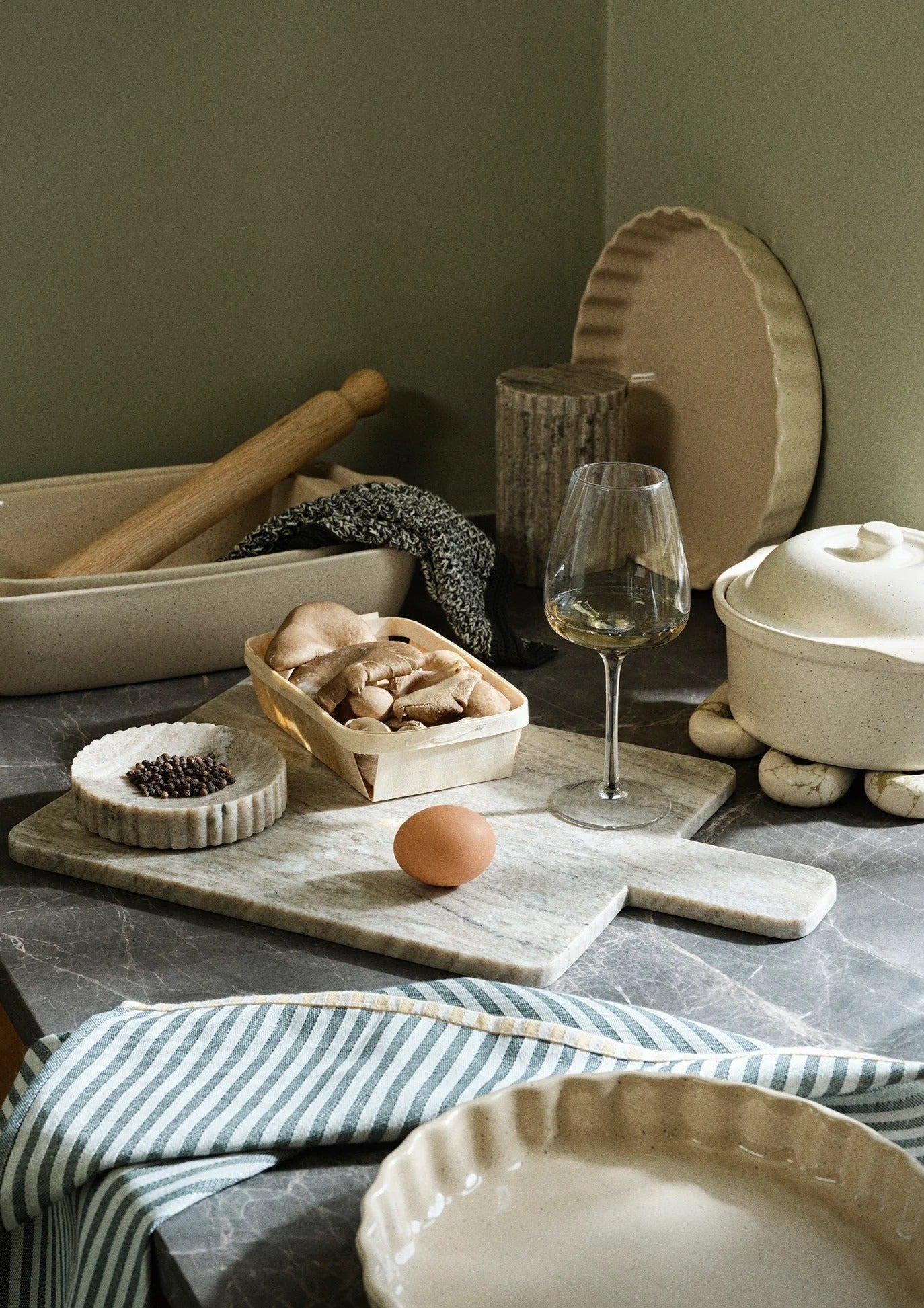 Stoneware Casserole Dish - Beige